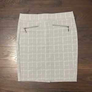 NWOT Liverpool Gray and White Pencil Skirt
